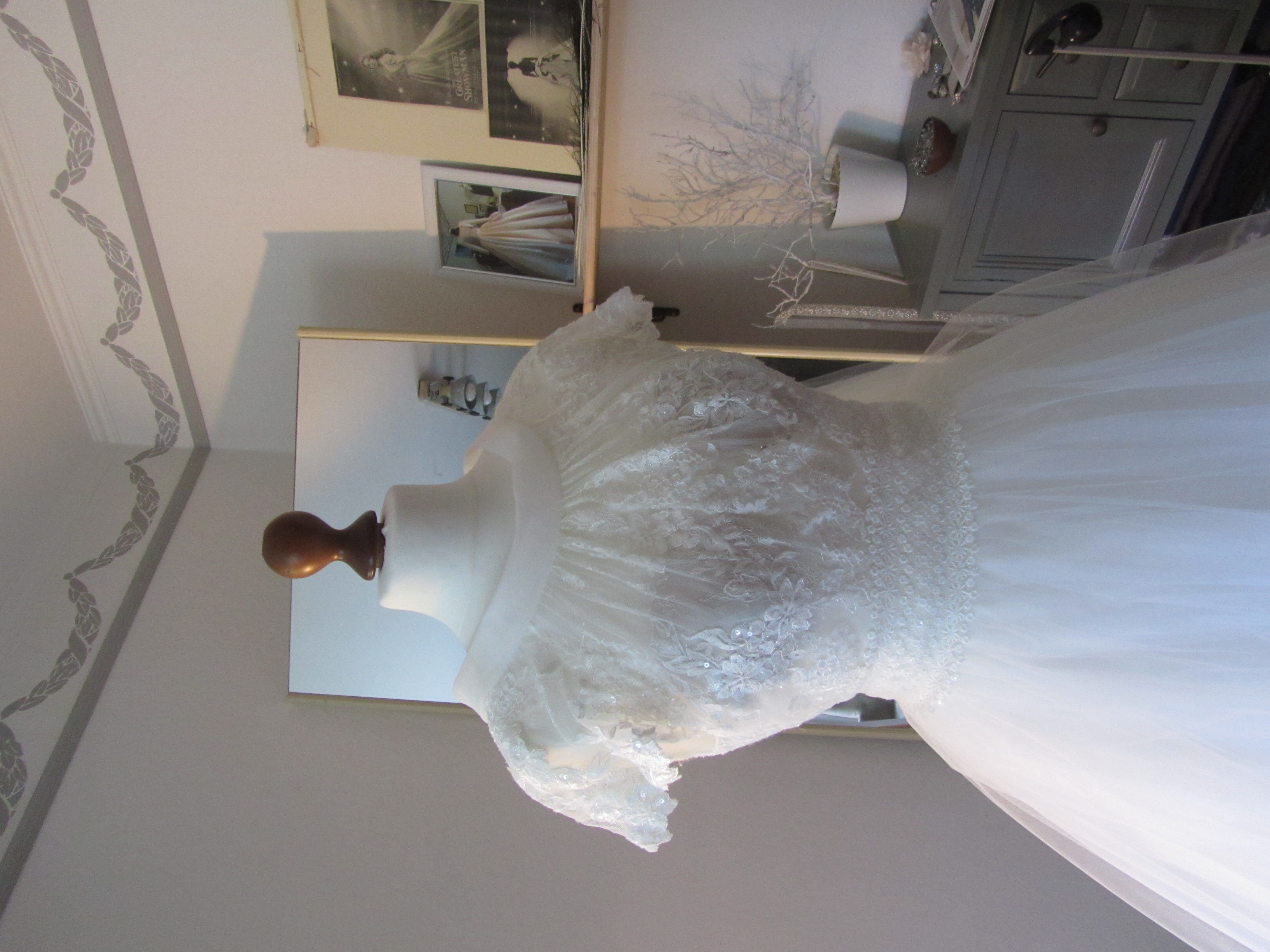 Ein abgestecktes Hochzeitskleid